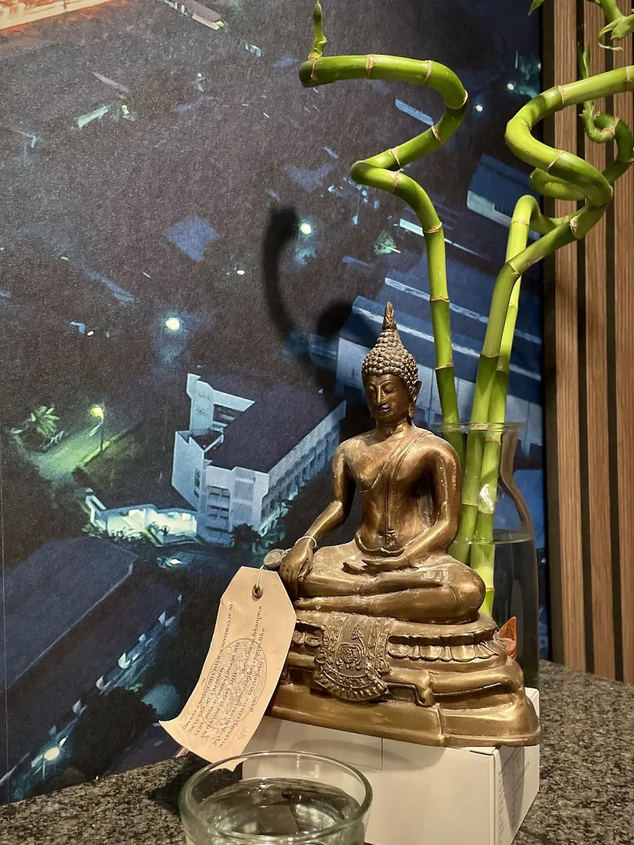Buddha-Figur im Eingangsbereich